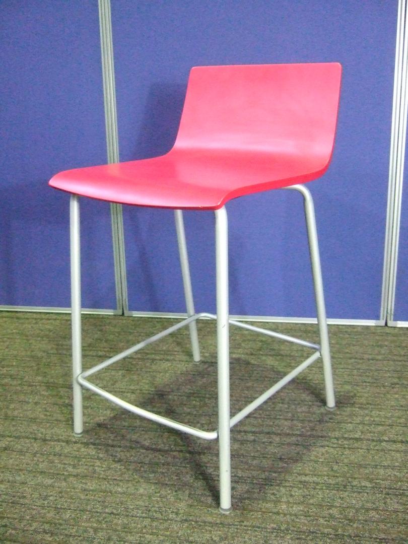 岡村製作所　レッドカラー　ミーティングチェア　エントランスチェア
                        その他シリーズ
                                    中古
            