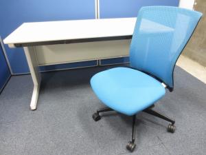 【倉庫在庫品】W1400の平机＋ブルーのオフィスチェアのセット！【横浜本店在庫】
                        CZ
                                    中古
            