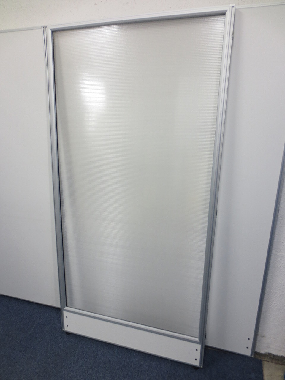 【未開封品！】横浜本店限定商品！ほぼ新品のローパーテーションが4枚入荷！
                        -
                                    新古品
            