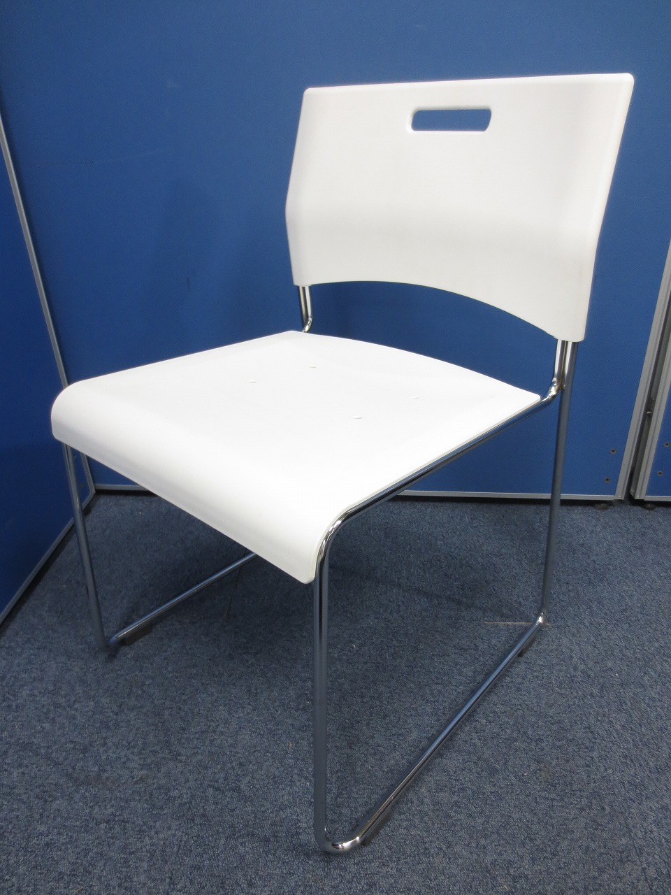 【8脚入荷！】清潔感のあるホワイトカラー！重ねて収納可能のミーティングチェア！ヌードタイプ！
                        その他シリーズ
                                    中古
            