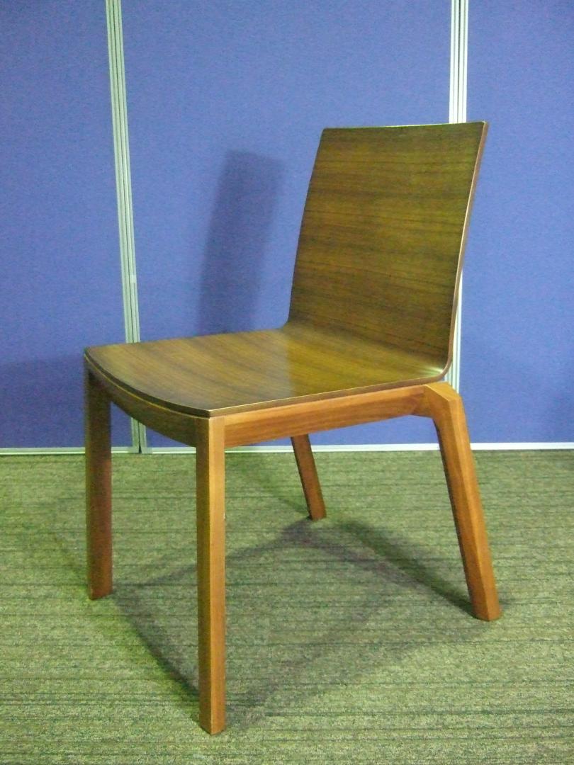 ウィスナーハーガーのミーティングチェア！！まとめてお探しの方にオススメ！！
                        その他シリーズ
                                    中古
            