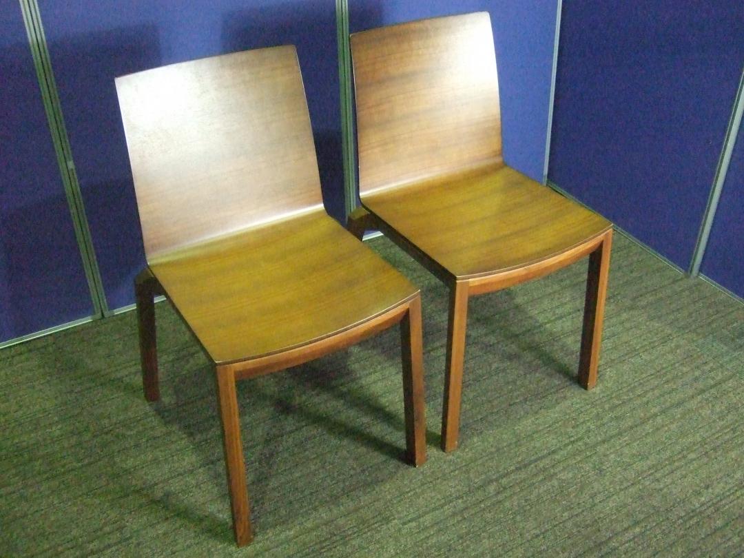 ウィスナーハーガー木製ミーティングチェア2脚セット！ご自宅などにもオススメです！！
                        その他シリーズ
                                    中古
            