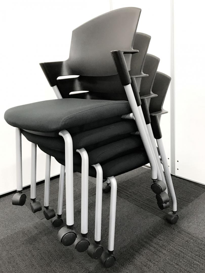 【お得な4脚セット！】【ふかふかな座面が魅力的】コクヨ製｜プロッティチェア【重ねて収納◎キャスター良好◎】
                        プロッティ
                                    中古
            