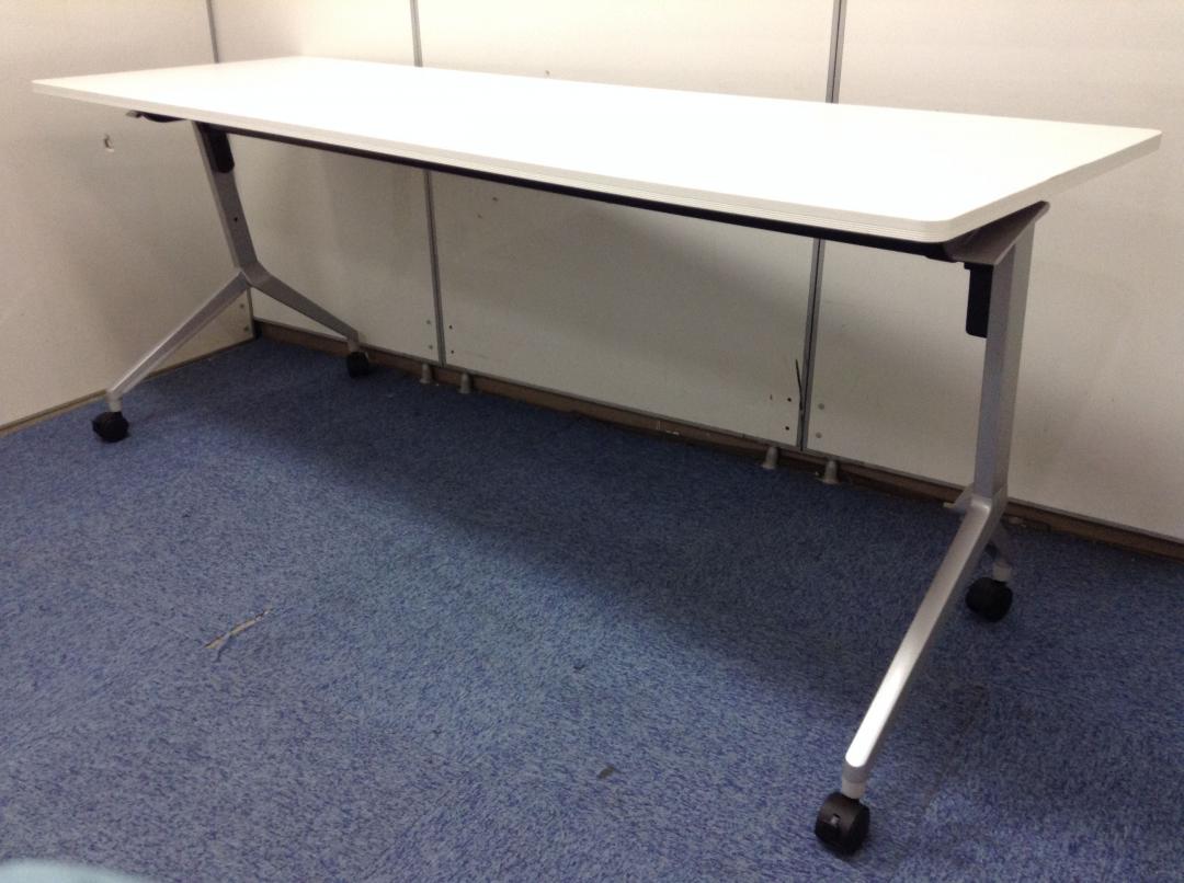 【17年度製】人気のホワイト色　W1500サイドスタックテーブル入荷！！
                        その他シリーズ
                                    中古
            