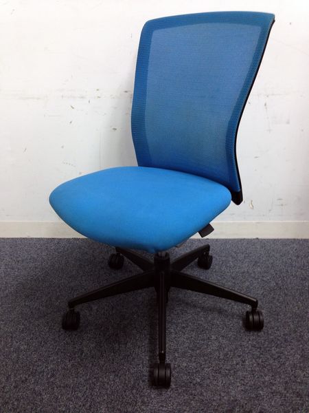 【メッシュチェア】明るいブルーで事務所の雰囲気を変えます。エトス
                        フォスターエトス
                                    中古
            