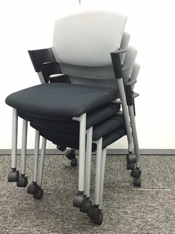 【１セット限り！！】４脚セットがお得です！！【プロッティチェア】
                        プロッティ
                                    中古
            