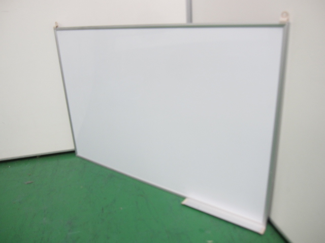 【壁掛ホワイトボード】あると何かと便利なやつ!壁の隙間に如何でしょう!!
                        不明
                                    中古
            