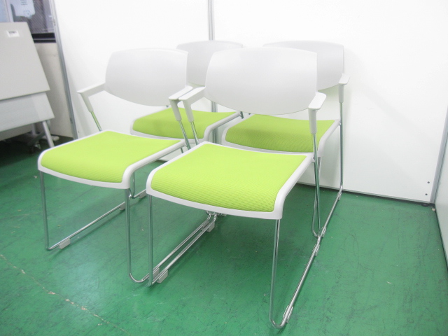 【4脚セット！】セット価格でお得にご購入頂けます！1脚ずつ買わずにまとめて買いましょう！！■コクヨ製
                        その他シリーズ
                                    中古
            