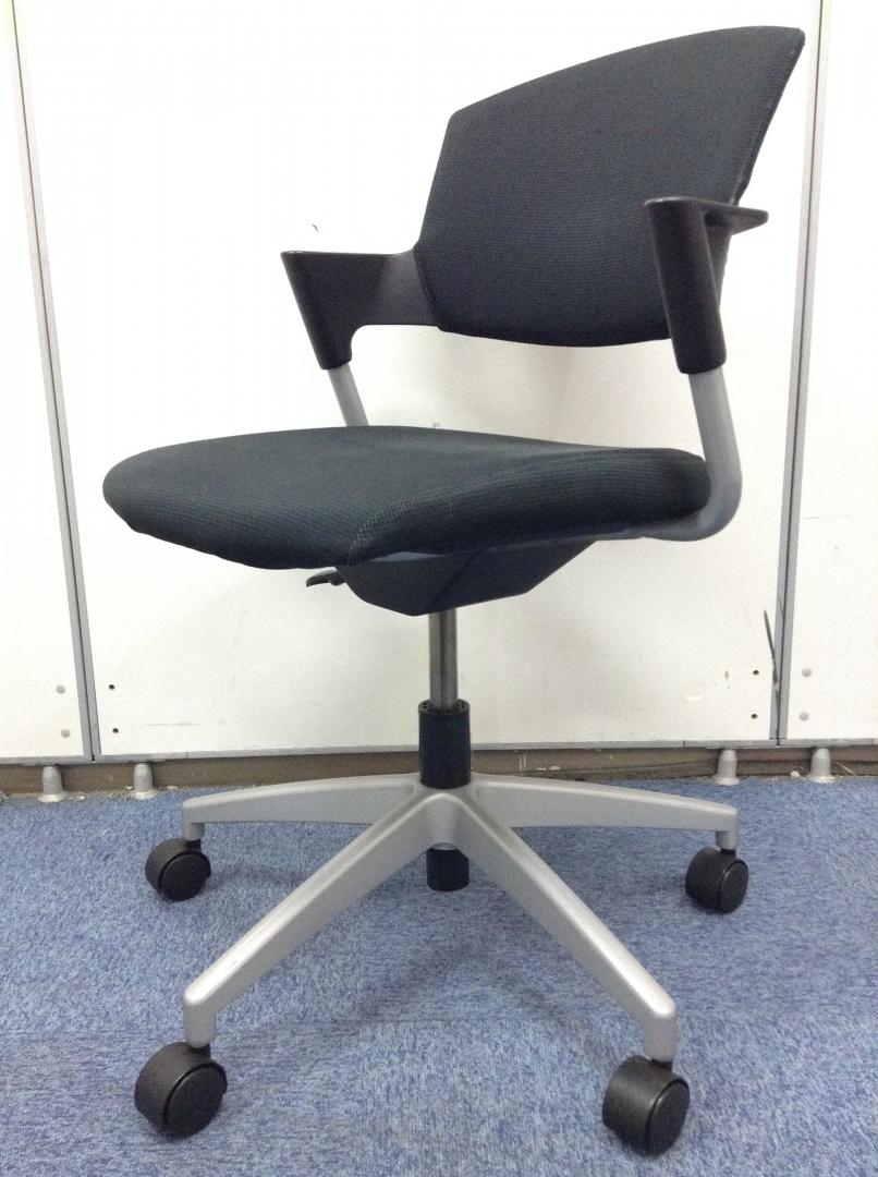 【2脚入荷】OAチェアのような上質なミーティングチェア！
                        プロッティ
                                    中古
            