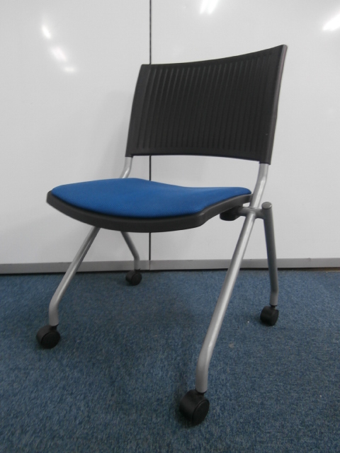 【４脚限定入荷！！】ブルーのネスティングチェアの入荷です！！
                        その他シリーズ
                                    中古
            