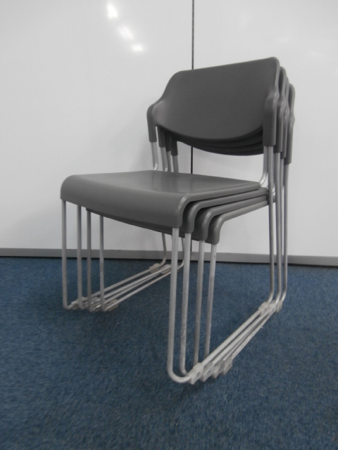 【３セット限定！！】４脚セット！！スタッキングチェア！！
                        -
                                    中古
            