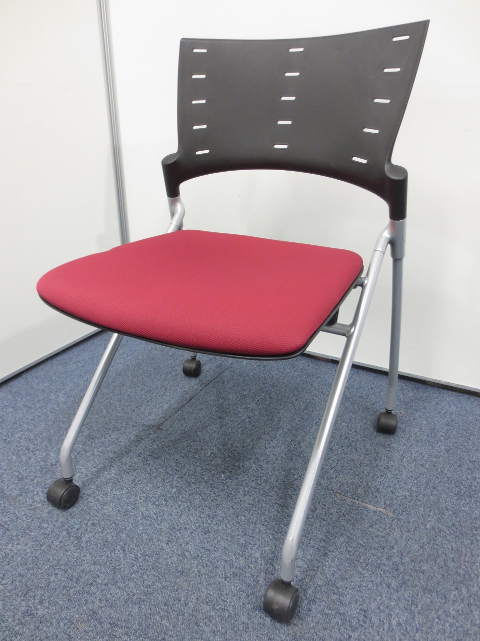 イトーキ製ネスティングチェア！軽量で丈夫！！
                        マノス
                                    中古
            