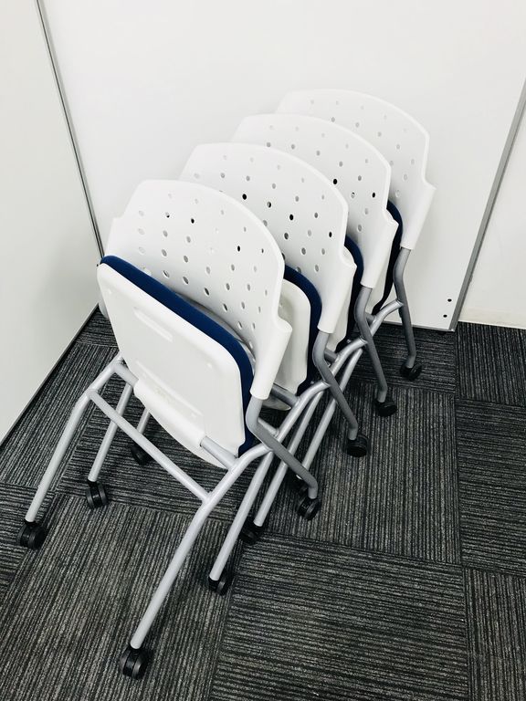 [4脚セット入荷][ネスティングチェア/ライオン製]■ブルー■ホワイト■起業の方にぜひ!!
                        その他シリーズ
                                    中古
            