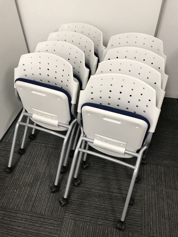 [6脚セット入荷][ネスティングチェア/ライオン製]■ブルー■ホワイト
                        その他シリーズ
                                    中古
            