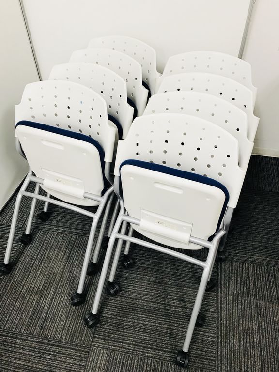 [8脚セット入荷][ネスティングチェア/ライオン製]■ブルー■ホワイト
                        その他シリーズ
                                    中古
            