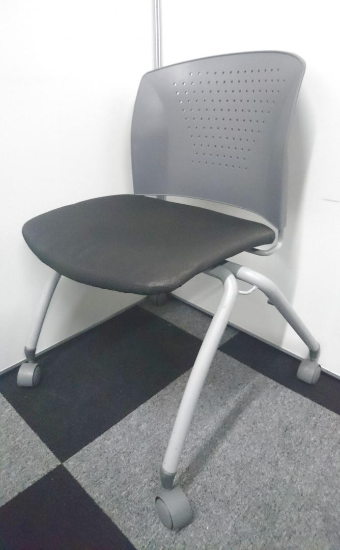 【大量入荷】座面ふかふかスタッキングチェア！キャスター付き入荷！
                        その他シリーズ
                                    中古
            