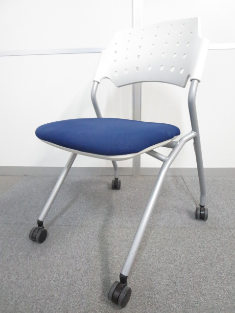 ■ネスティングチェア　ブルー【LION　TRETTO】■キャスター付ミーティングチェア【平行・水平スタッキング】
                        トレット
                                    中古
            