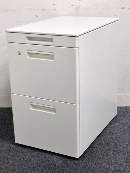 【1台限定｜売り切り価格！】純白の3段ワゴンがロットにて入荷！【フリアド向け】【奥行きスリム】
                        GTワゴン
                                    中古
            