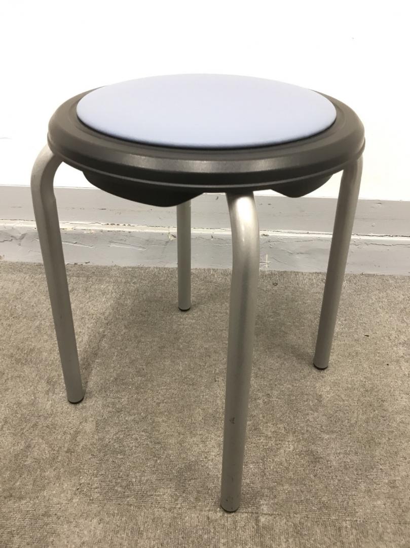 【KS】［限定一脚］岡村製作所　丸椅子　コンパクトで場所をとりません。
                        その他シリーズ
                                    中古
            