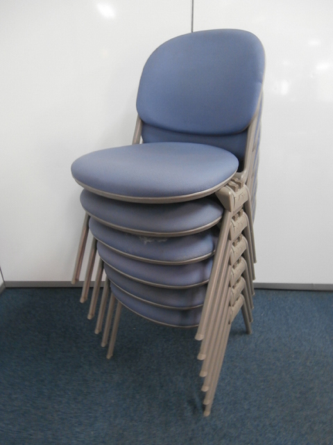 【６脚セット！！】ふわふわの座り心地は流石ですね！！
                        その他シリーズ
                                    中古
            