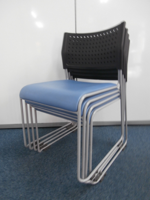 【４脚セット！！】ブラック×ブルー色の大人気商！！
                        その他シリーズ
                                    中古
            