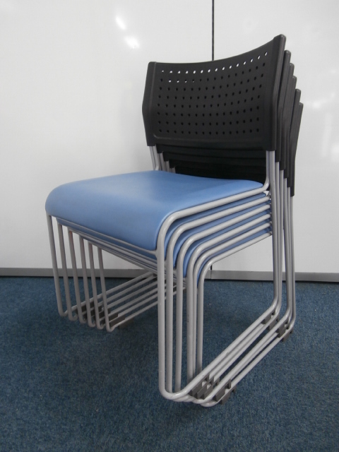 【６脚セット！！】ブラック×ブルー色の大人気商！！
                        その他シリーズ
                                    中古
            