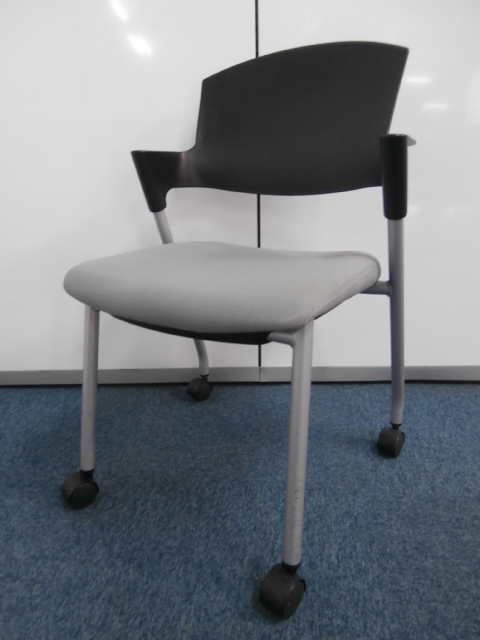 【５脚限定入荷！！】大人気のスタッキングチェア！！
                        その他シリーズ
                                    中古
            