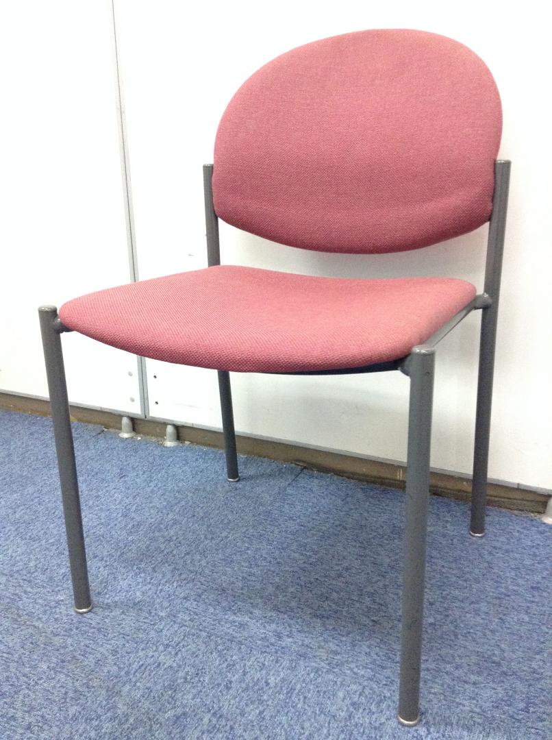 【スタッキングチェア】暖色系の布タイプにてこの季節も快適に！
                        その他シリーズ
                                    中古
            