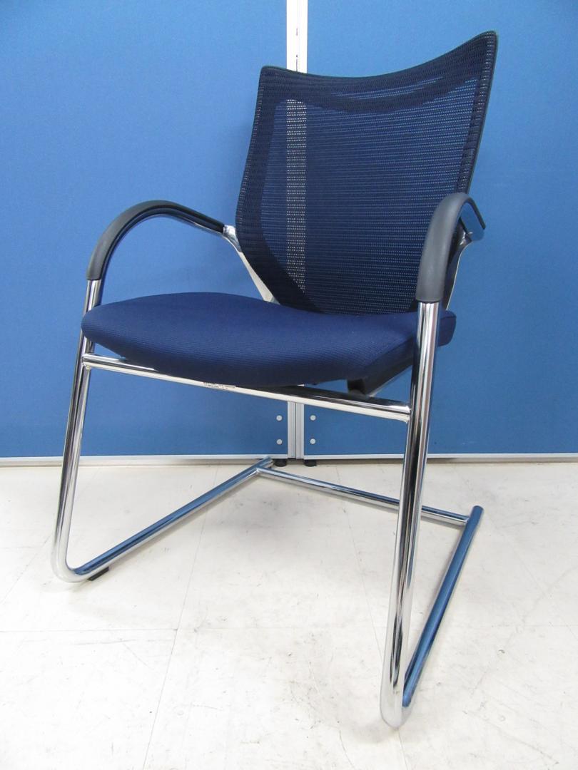 [バロンのミーティングタイプ!!]岡村製作所(okamura) ゲストチェア ミディアムブルー/クロームメッキ■ワンランク上のゲストチェアとして如何でしょうか!?通気性も高く快適な座り心地!![座：クッション]
                        バロン
                                    中古
            