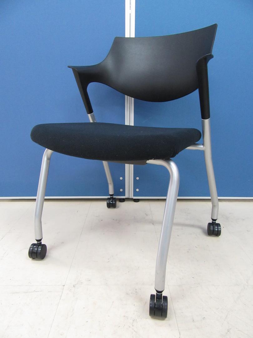 [お洒落なデザイン!!]プラス(PLUS) スタッキングチェア M-500シリーズ■快適な座り心地のために選ばれた独特のフォルム!!ブラックカラーで合わせやすいです!!
                        その他シリーズ
                                    中古
            