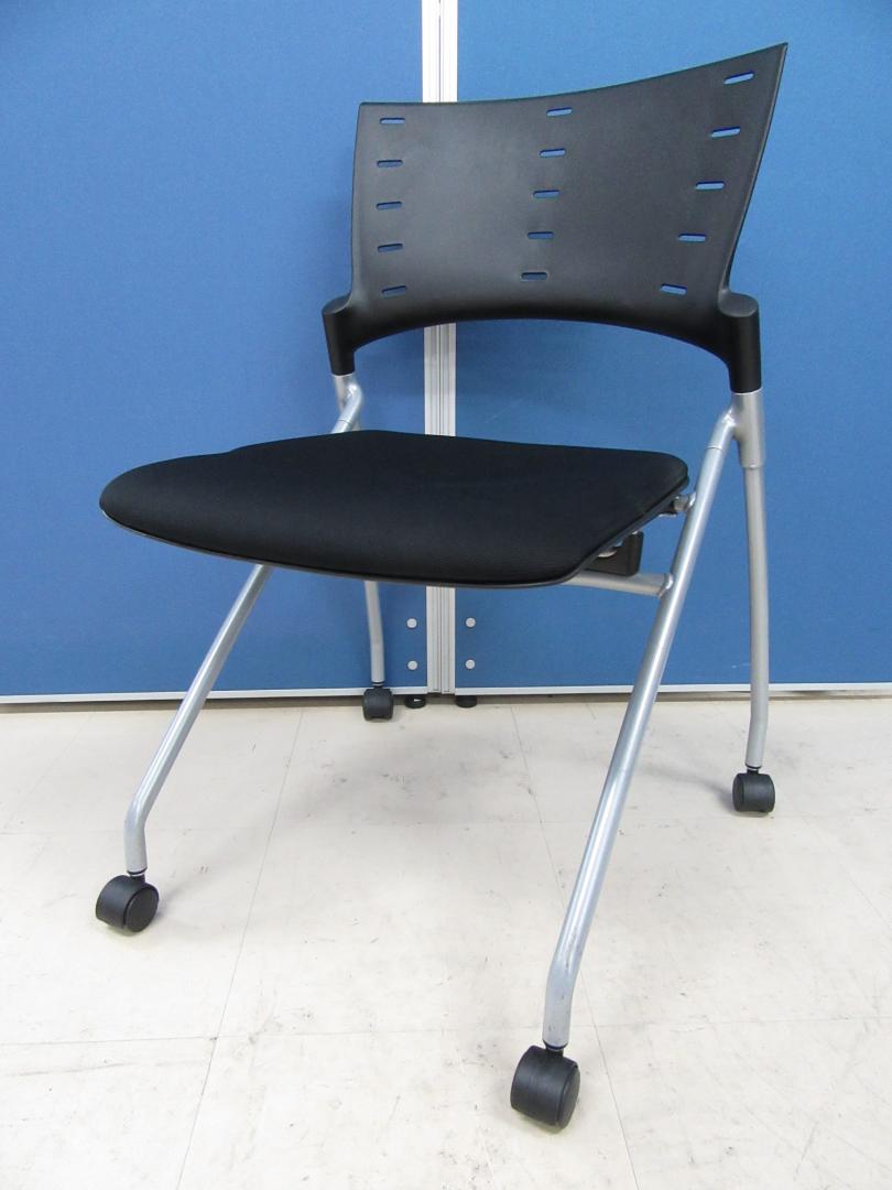 [4脚入荷!!]イトーキ(ITOKI) マノスチェア ブラック■会議室や学習塾・研修等におすすめなネスティングチェア!!軽量でも取扱いやすく人気です!![ネスタブル] 
                        マノス
                                    中古
            