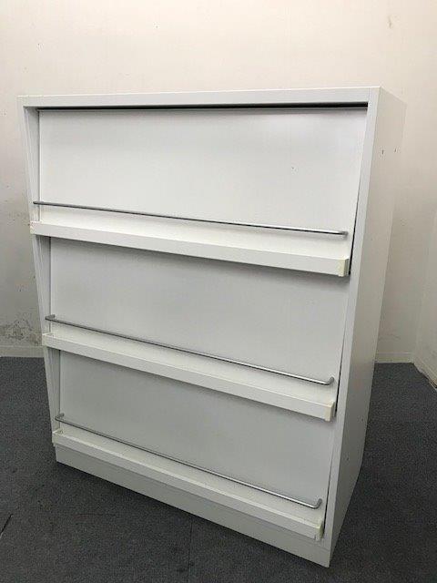 【おつとめ】｜雑誌架｜ホワイト｜割れ有の為お安く！｜【レア商品】
                        エディア
                                    中古
            