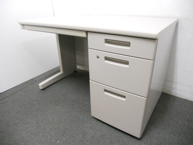 【☆状態良好品が大量入荷！】■コクヨ製　片袖デスク　W1100mmタイプ
                        BS+ 
                                    中古
            