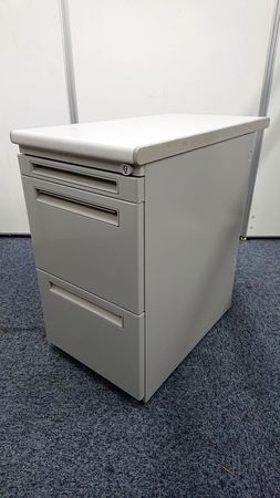 【机上を広く使いたい方必見です。】ウチダ製　脇机　フィード（FEED）シリーズ｜定価：57,300円
                        Feed
                                    中古
            