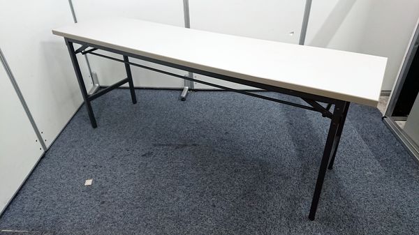 【あると便利】折り畳みテーブル（棚板付き）　イトーキ製　ホワイト｜定価：28,880円
                        その他シリーズ
                                    中古
            