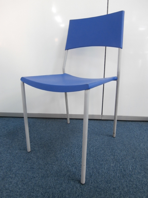 【５脚限定入荷！！】汚れを拭き取れるプラスチック製！！
                        -
                                    中古
            