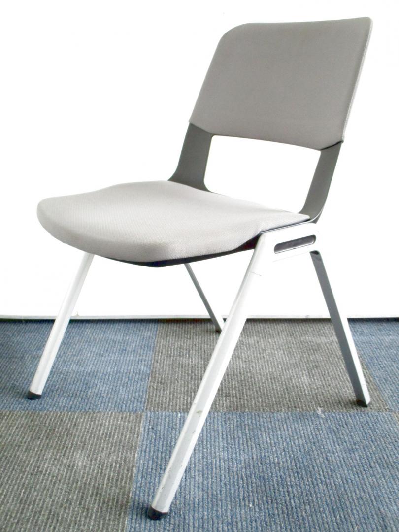 【今なら8脚そろいます！】コクヨのミーティングチェア！【上下に重ねて収納できます！】
                        その他シリーズ
                                    中古
            