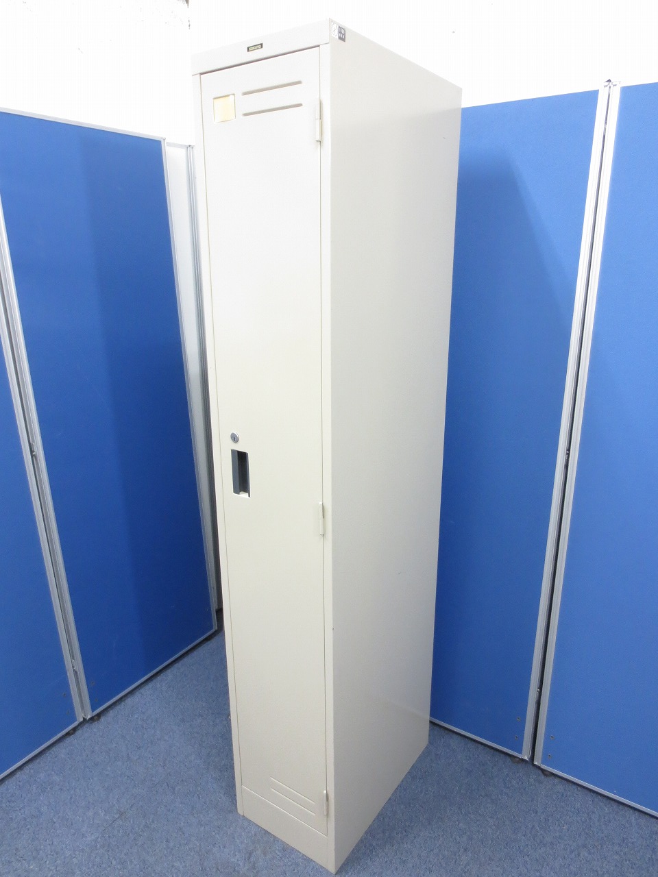 コクヨ製１人用ロッカー！　落ち着きのあるニューグレーカラー！
                        LK
                                    中古
            