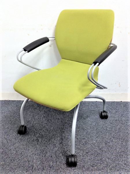 【在庫入れ替え価格】ミーティングチェアにもこだわりを！！イトーキ【シンタ】木目×モスグリーンでモダンな雰囲気を演出します【おつとめ】
                        シンタ
                                    中古
            