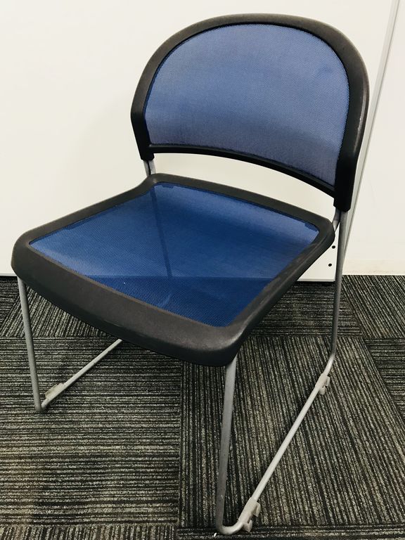 【メッシュスタッキング】■ブルー■ブラックフレーム■状態良好■ミーティングスペースに置けば、煮詰まる会議も解消?!!
                        その他シリーズ
                                    中古
            