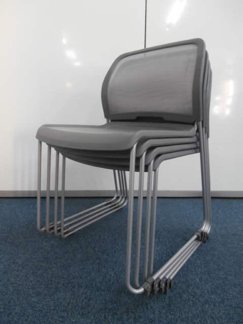 【１セット限定入荷！！】４脚セット！メッシュのスタッキングチェア！！
                        -
                                    中古
            
