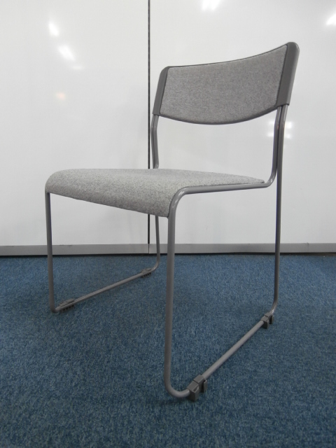 【４脚限定入荷！！】グレー色のスタッキングチェア！！
                        -
                                    中古
            
