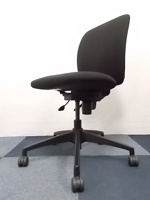 ■専門業者によりクリーニング済み■スチールケース製　アプトチェア■ブラック
                        アプト
                                    中古
            