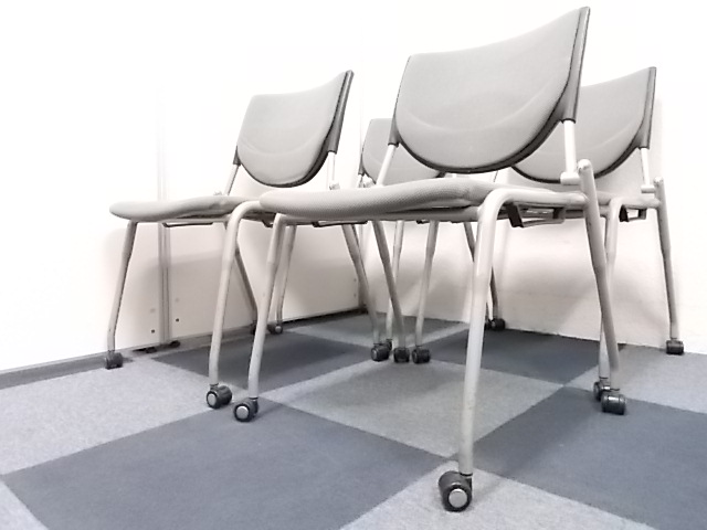 ■オカムラプロスタックチェア■4脚セット！！スタッキングチェア　■垂直方向にスタック可能!!キャスター付で移動もらくらく!![スタッキング]
                        その他シリーズ
                                    中古
            