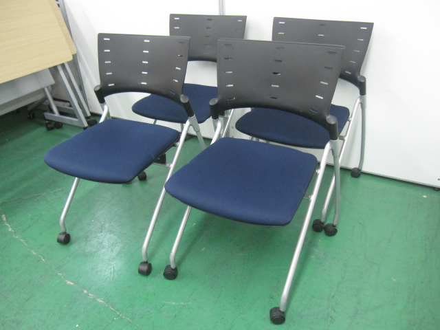 【お得にチェアを購入しよう！】4脚1セットで1脚だけ購入するより、お安くお買い求めいただけます！
                        マノス
                                    中古
            