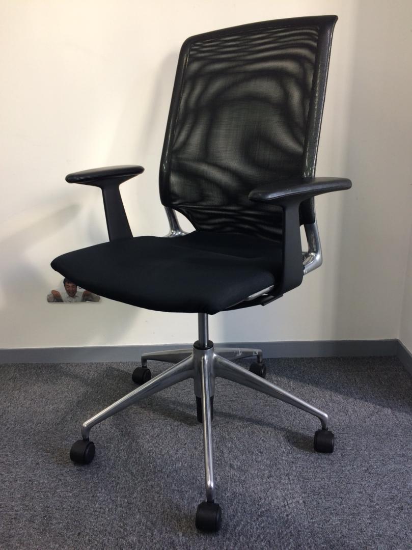 【大量入荷】◆高級チェアをこの価格で！【スタイリッシュな肘付チェア】ヴィトラ　メダチェア【倉庫内在庫】【RP】
                        その他シリーズ
                                    中古
            