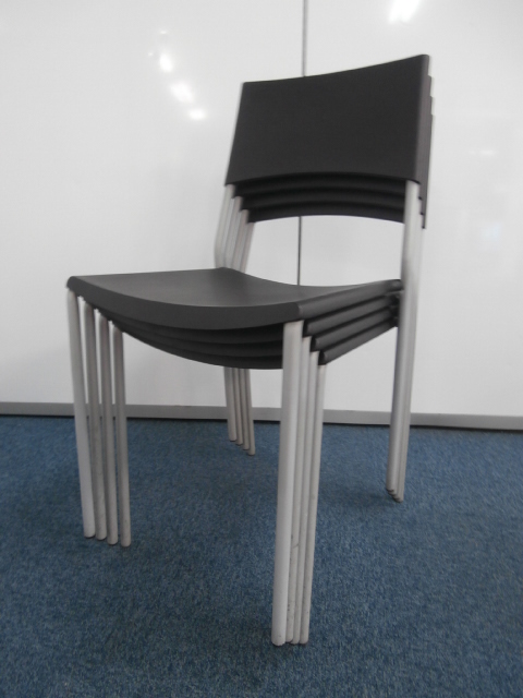 【１セット限定入荷！！】スタッキングチェアの４脚セットです！！！
                        -
                                    中古
            