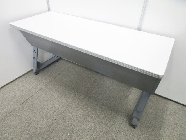 ★清潔な印象や広さを感じるホワイトカラー天板!!★左脚部分カバー無し★　イトーキ製　サイドスタックテーブル
                        その他シリーズ
                                    中古
            