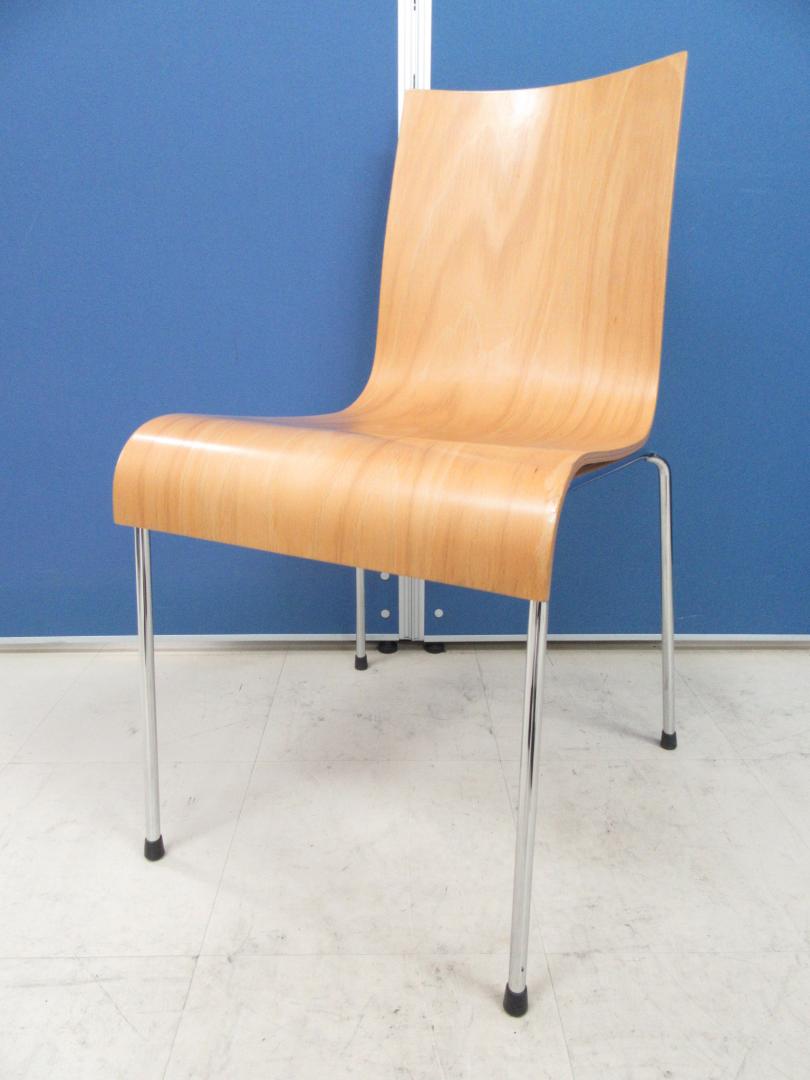 [20脚入荷!!]スタッキングチェア ナチュラル(木目)■食堂や休憩室のチェアとして如何でしょうか!?擦れ傷有の為、特別価格にてご案内させて頂きます!![フードコートチェア] 
                        その他シリーズ
                                    中古
            