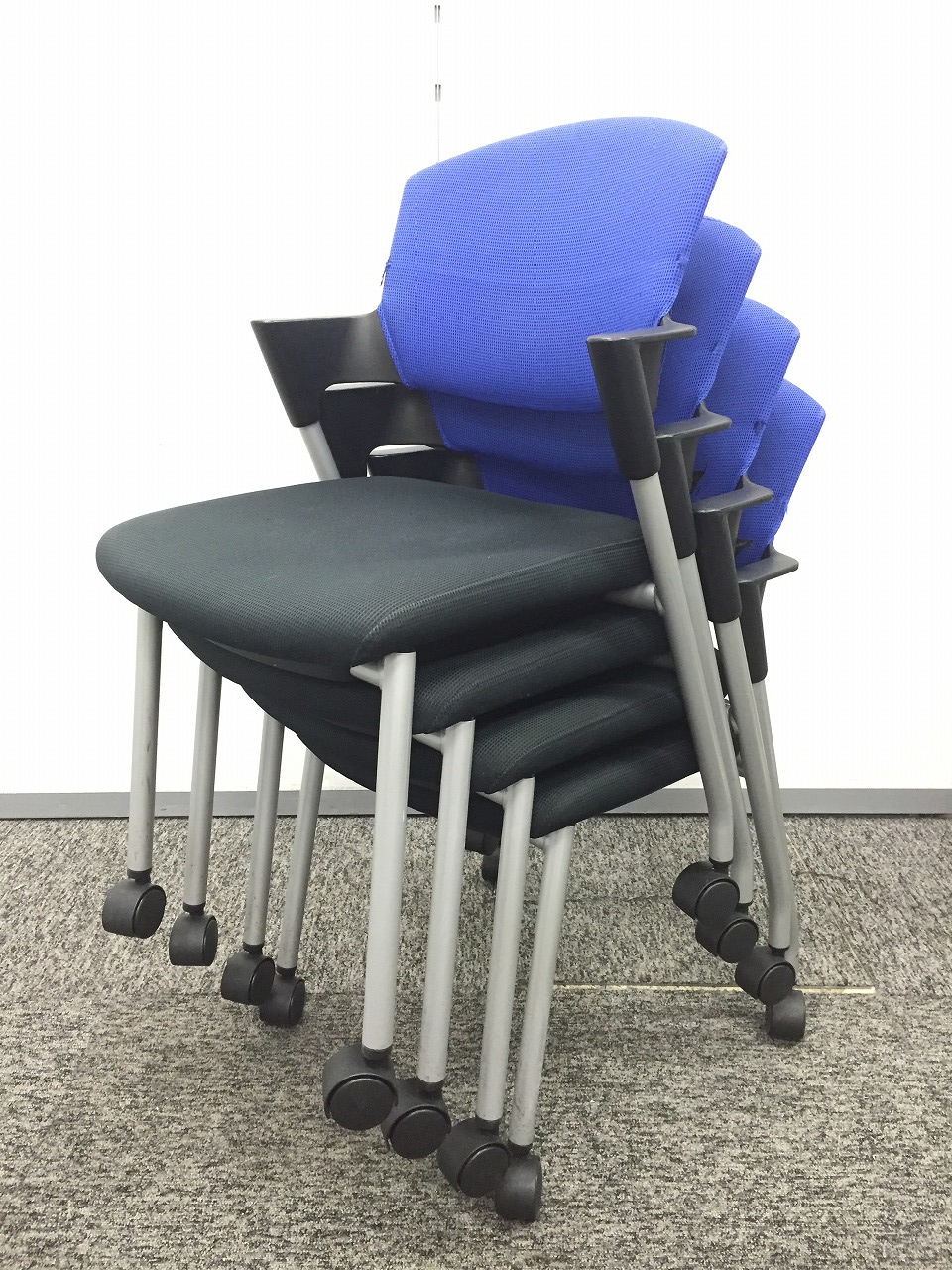 【1セット限り！！】4脚まとめ買い！！【コクヨ製】
                        プロッティ
                                    中古
            